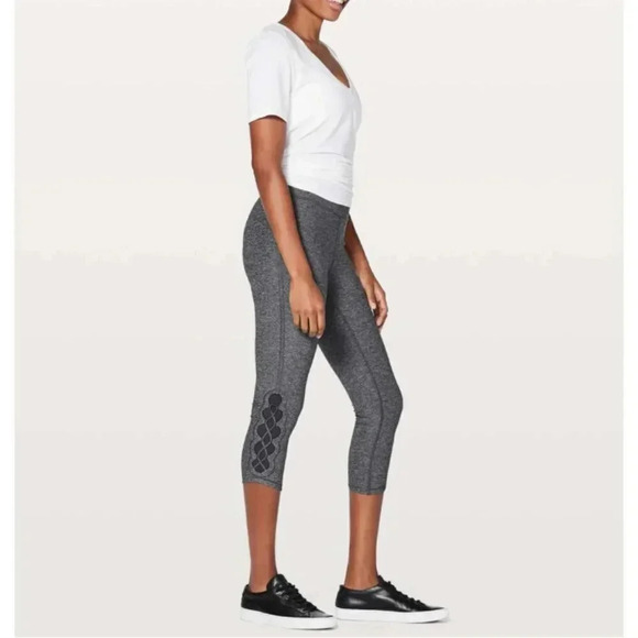 Lululemon Luxtreme High Waisted Tied To It Crop Heathered Grey Size 2 - Picture 1 of 8
